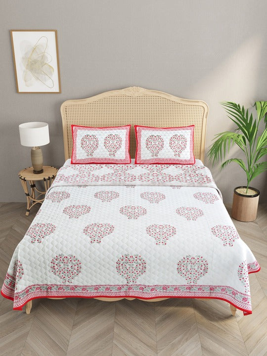 Cream-Coloured Ethnic Printed Cotton Double Bed Covers With Pillow Covers