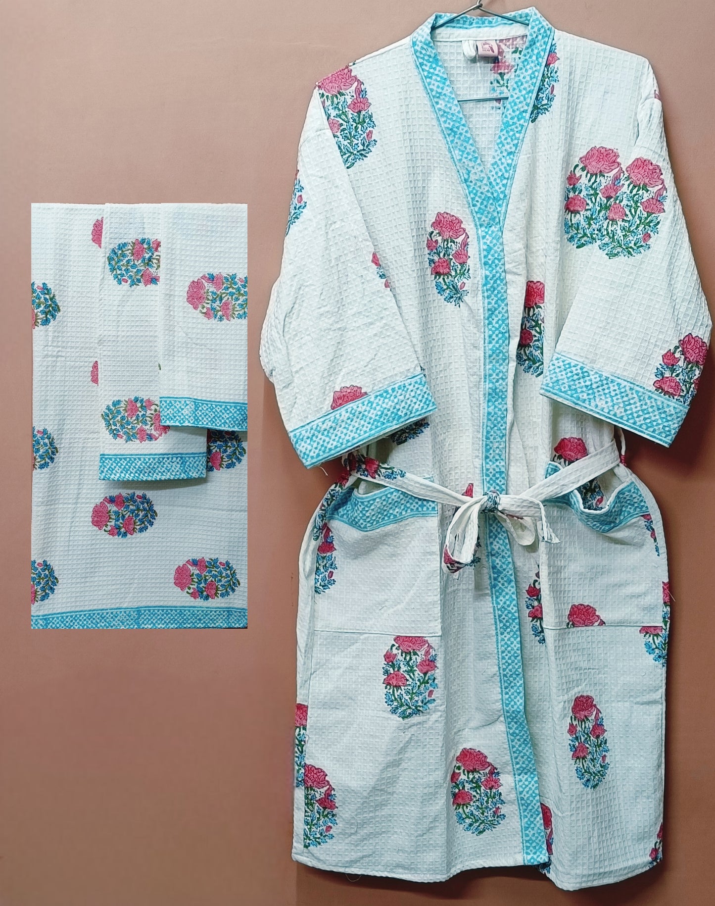 Gift Box – 1 Unisex Bathrobe, 1 Bath Towel, 2 hand Towels