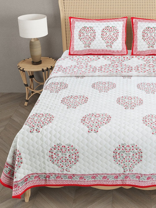 Cream-Coloured Ethnic Printed Cotton Double Bed Covers With Pillow Covers