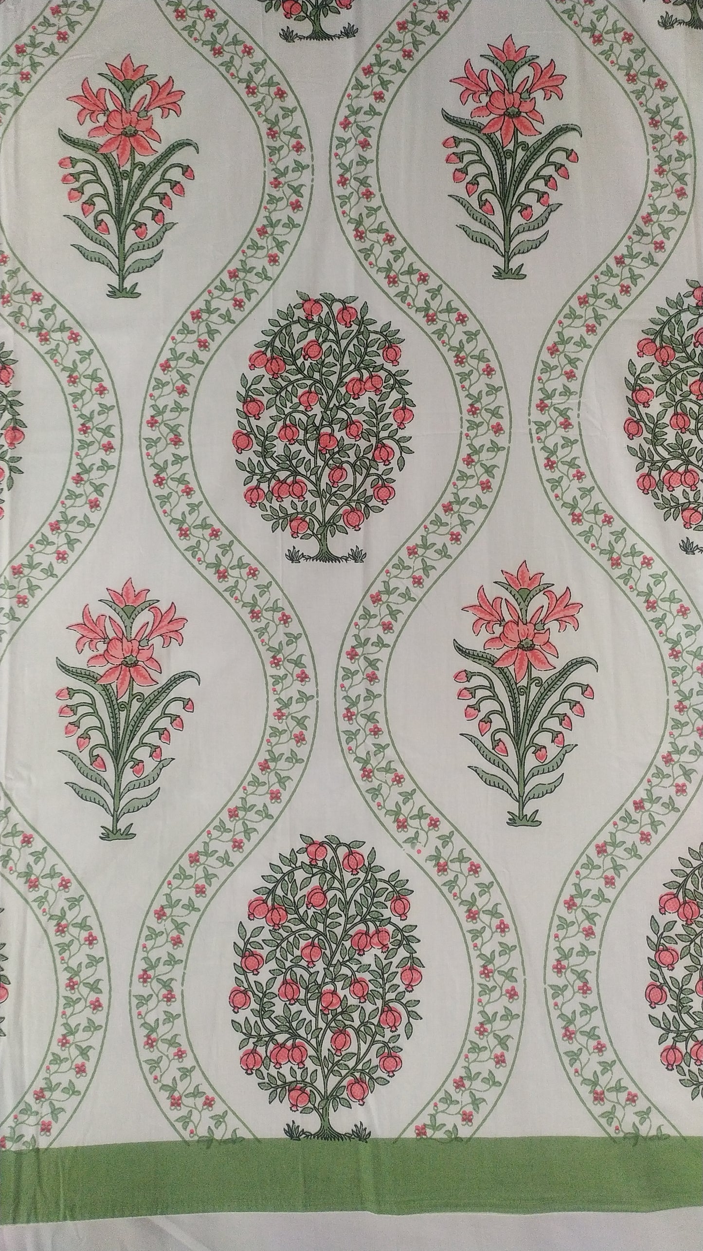 Extra Soft Percale Cotton Double King Floral Print Bedsheet with 2 Pillow Covers