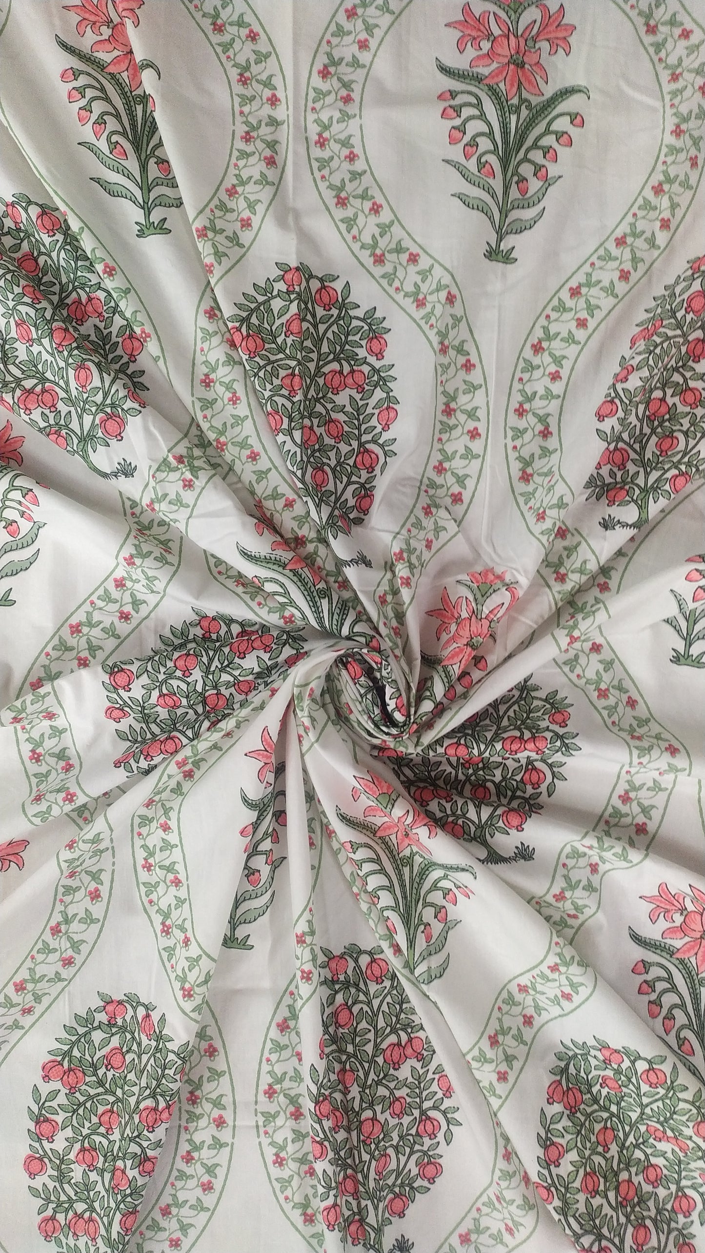 Extra Soft Percale Cotton Double King Floral Print Bedsheet with 2 Pillow Covers
