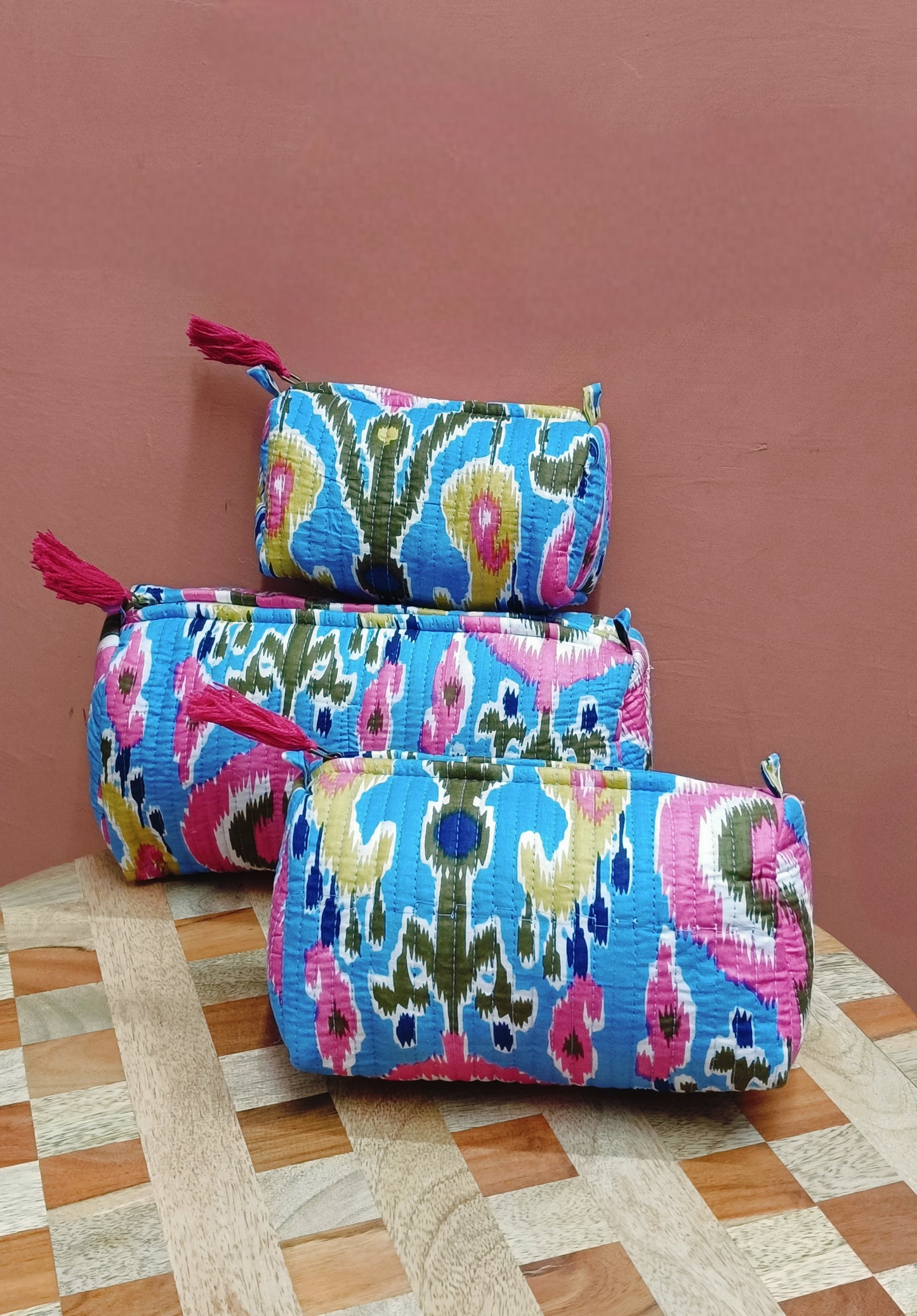 Set of 3 cosmetic bag/pouches with waterproof lining
