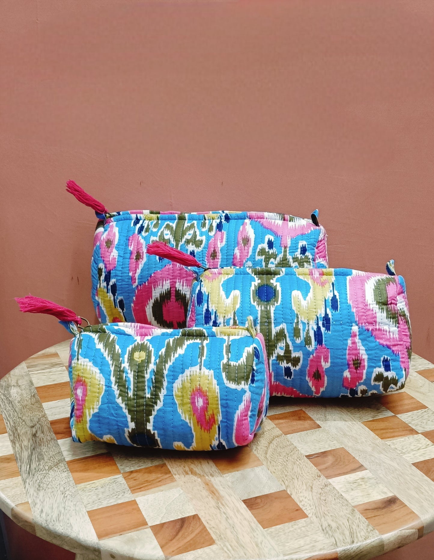 Set of 3 cosmetic bag/pouches with waterproof lining