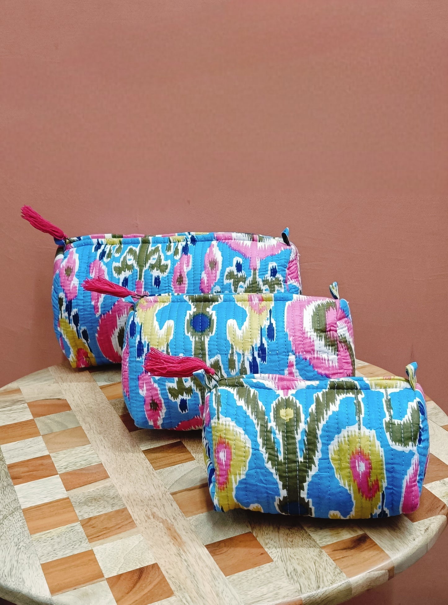 Set of 3 cosmetic bag/pouches with waterproof lining