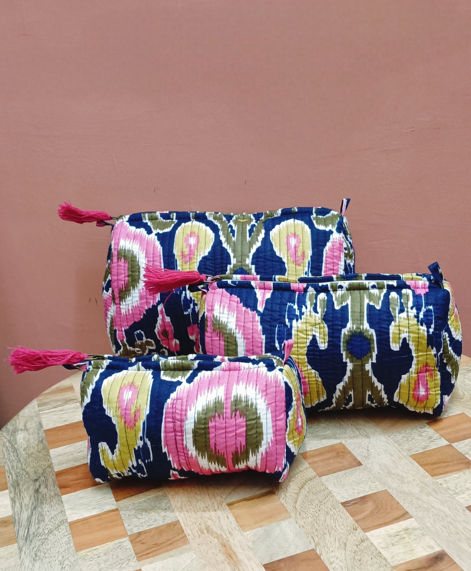 Set of 3 cosmetic bag/pouches with waterproof lining