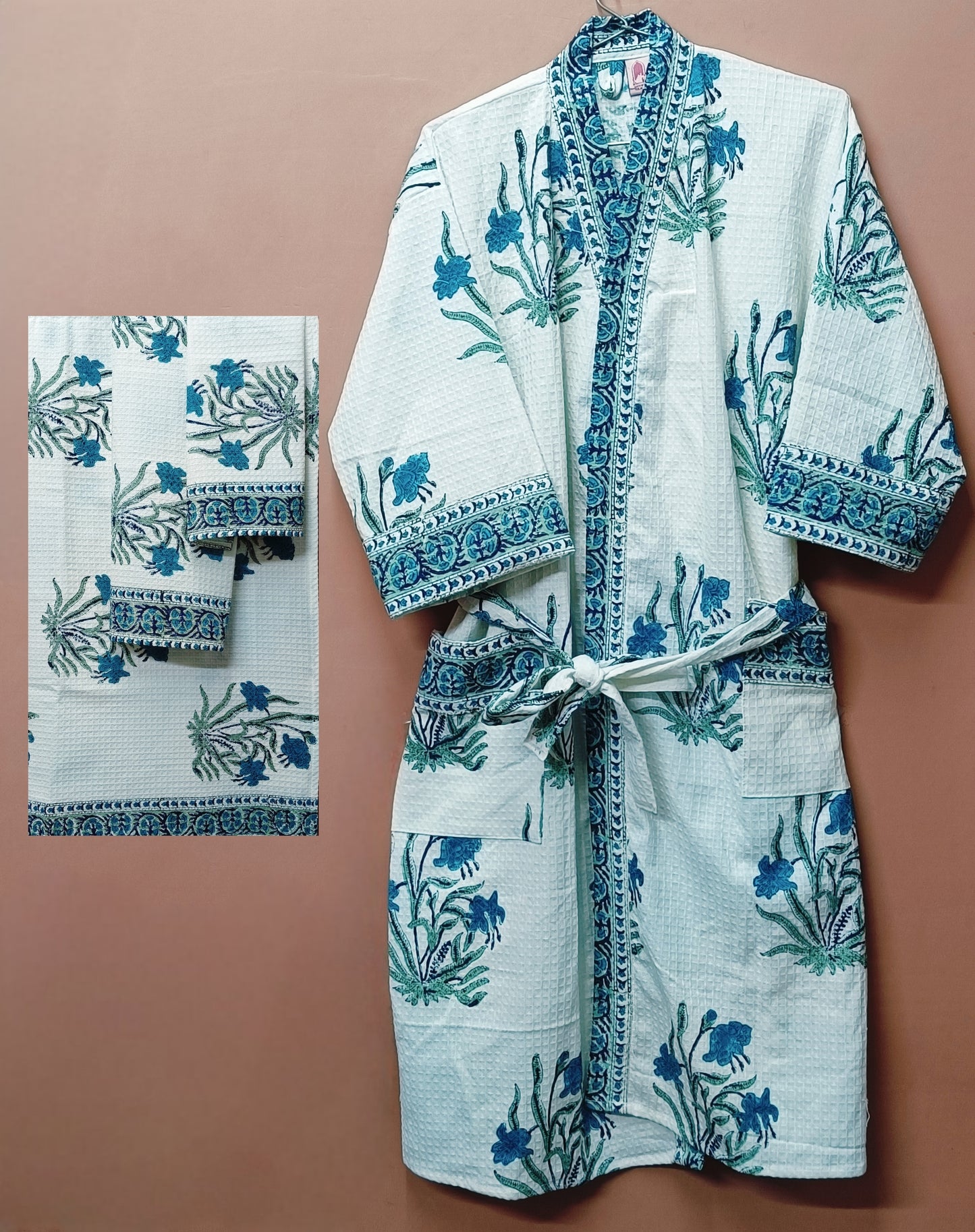 Gift Box – 1 Unisex Bathrobe, 1 Bath Towel, 2 hand Towels