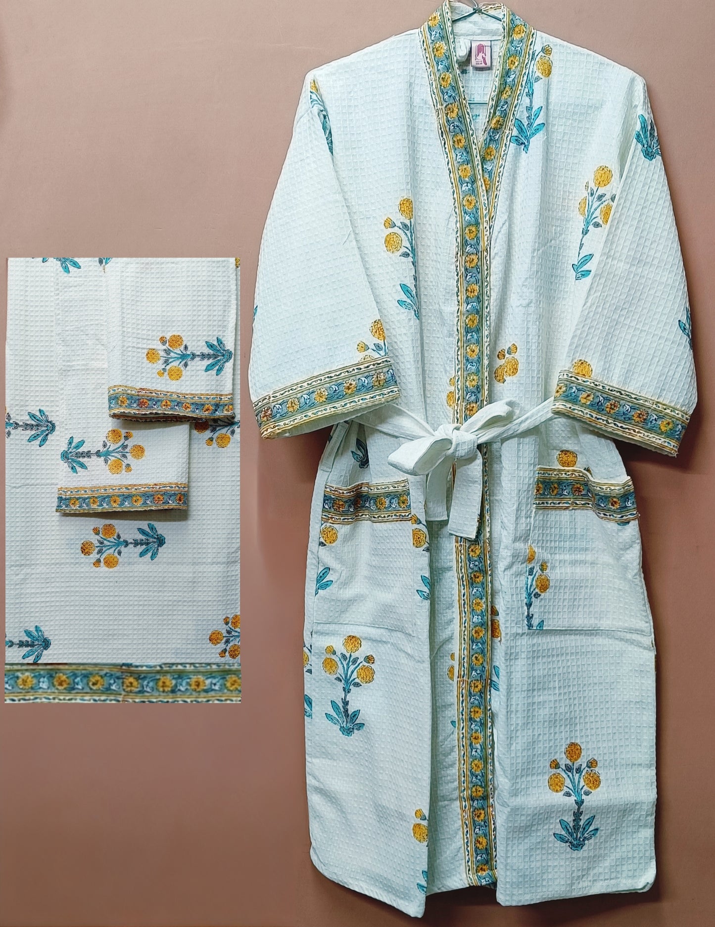 Gift Box – 1 Unisex Bathrobe, 1 Bath Towel, 2 hand Towels