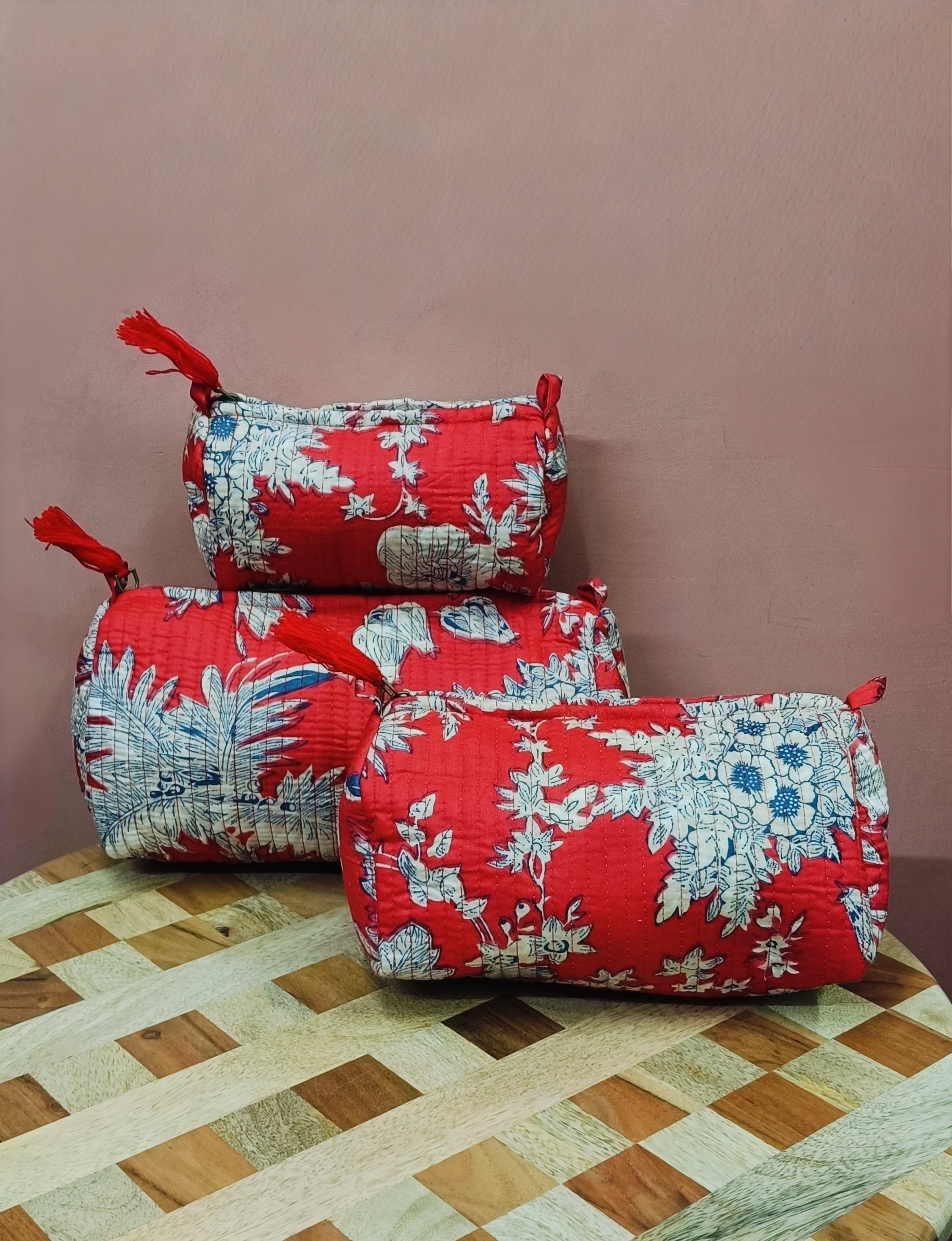 Set of 3 cosmetic bag/pouches with waterproof lining