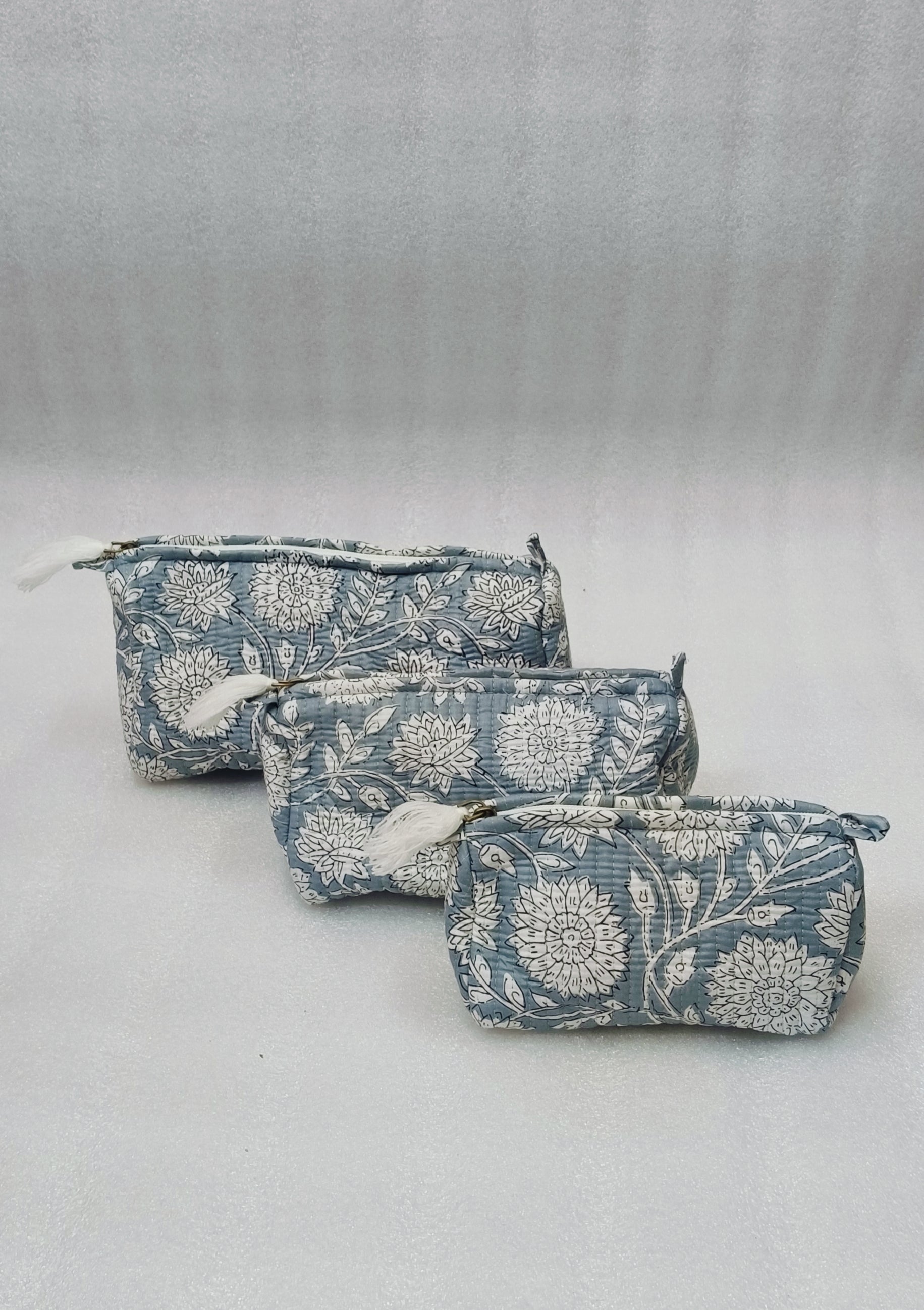 Set of 3 cosmetic bag/pouches with waterproof lining