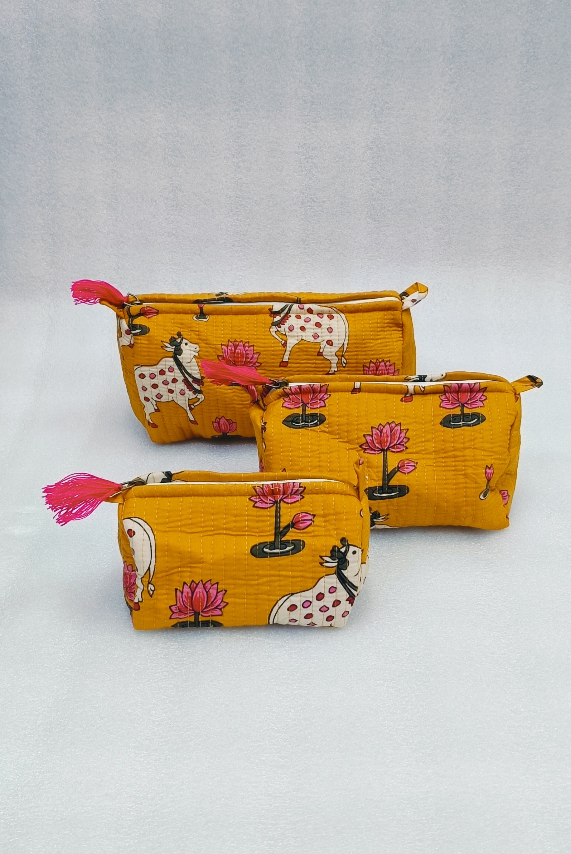 Set of 3 cosmetic bag/pouches with waterproof lining