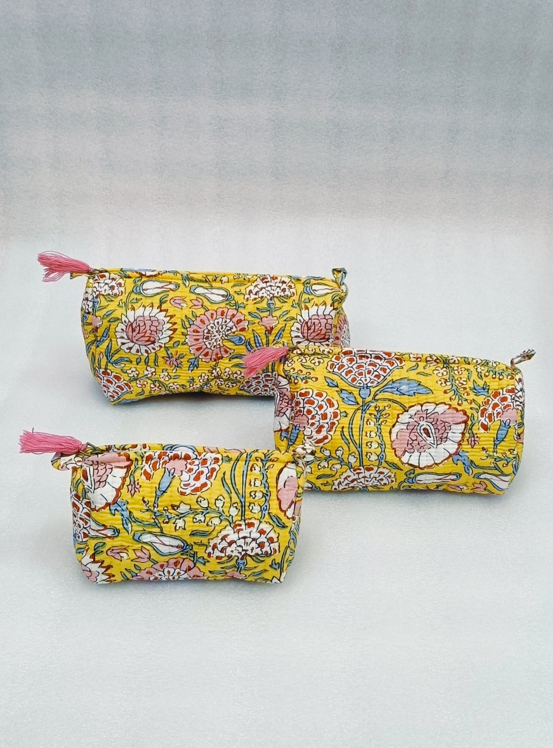 Set of 3 cosmetic bag/pouches with waterproof lining