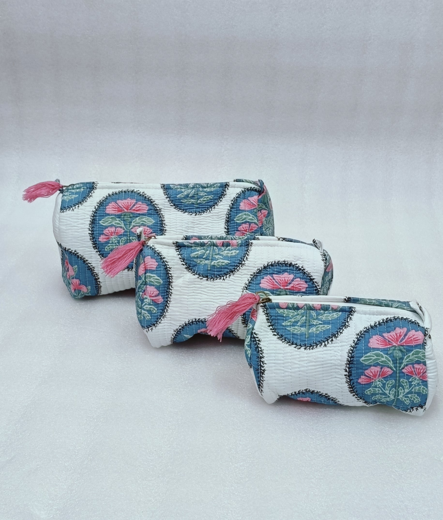 Set of 3 cosmetic bag/pouches with waterproof lining