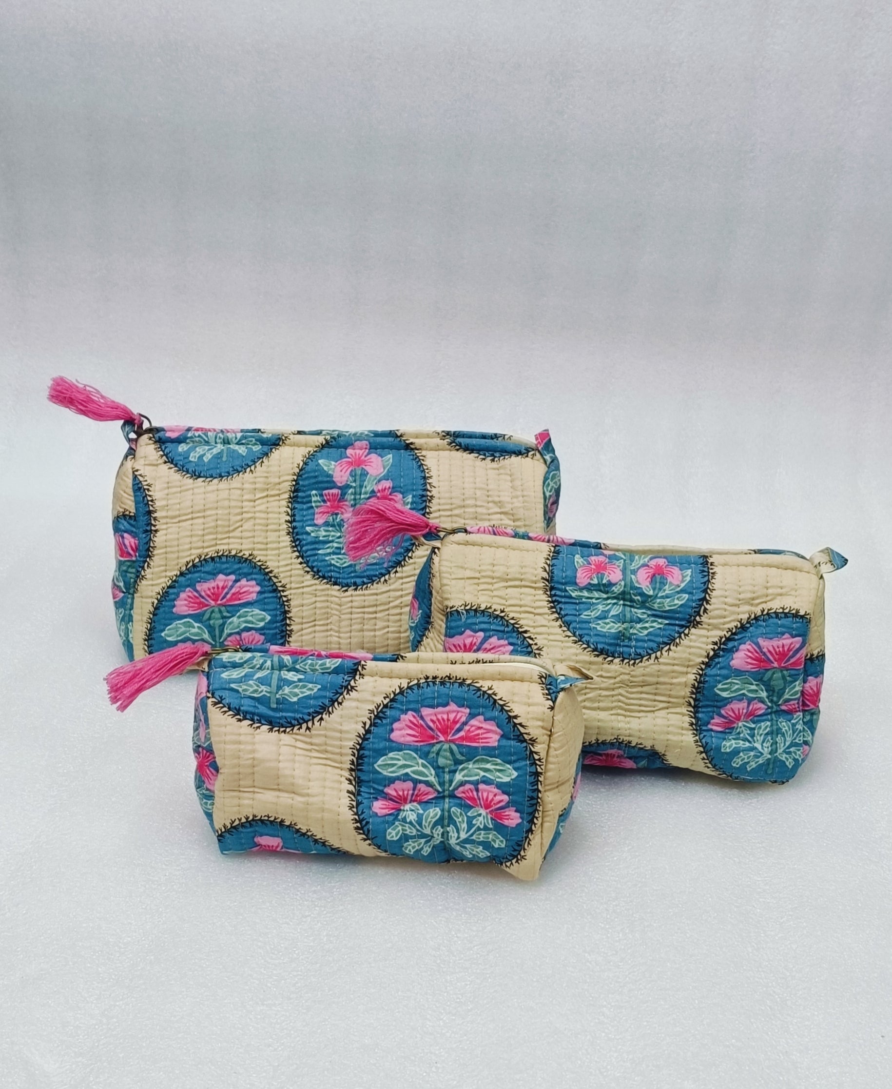 Set of 3 cosmetic bag/pouches with waterproof lining