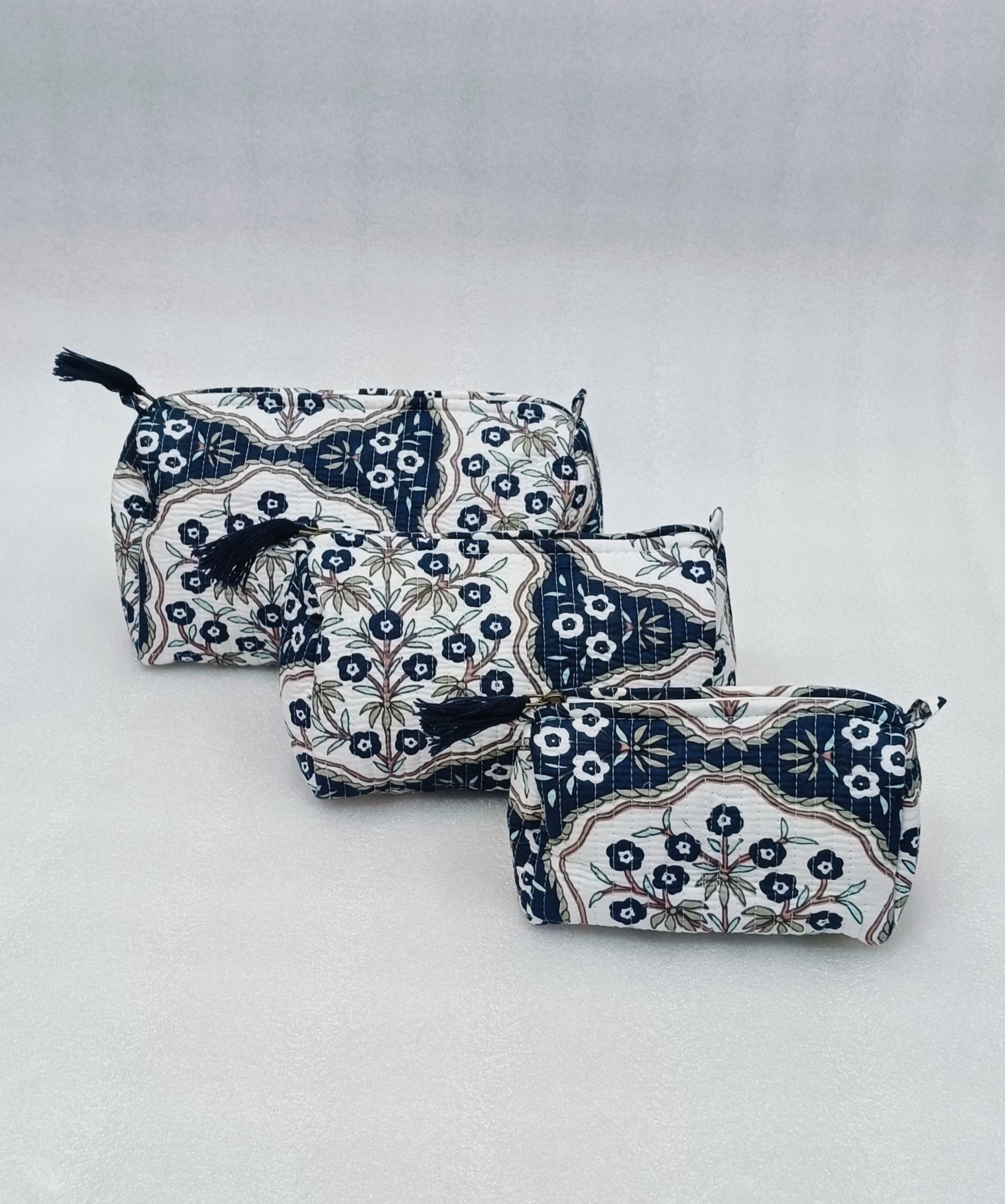 Set of 3 cosmetic bag/pouches with waterproof lining