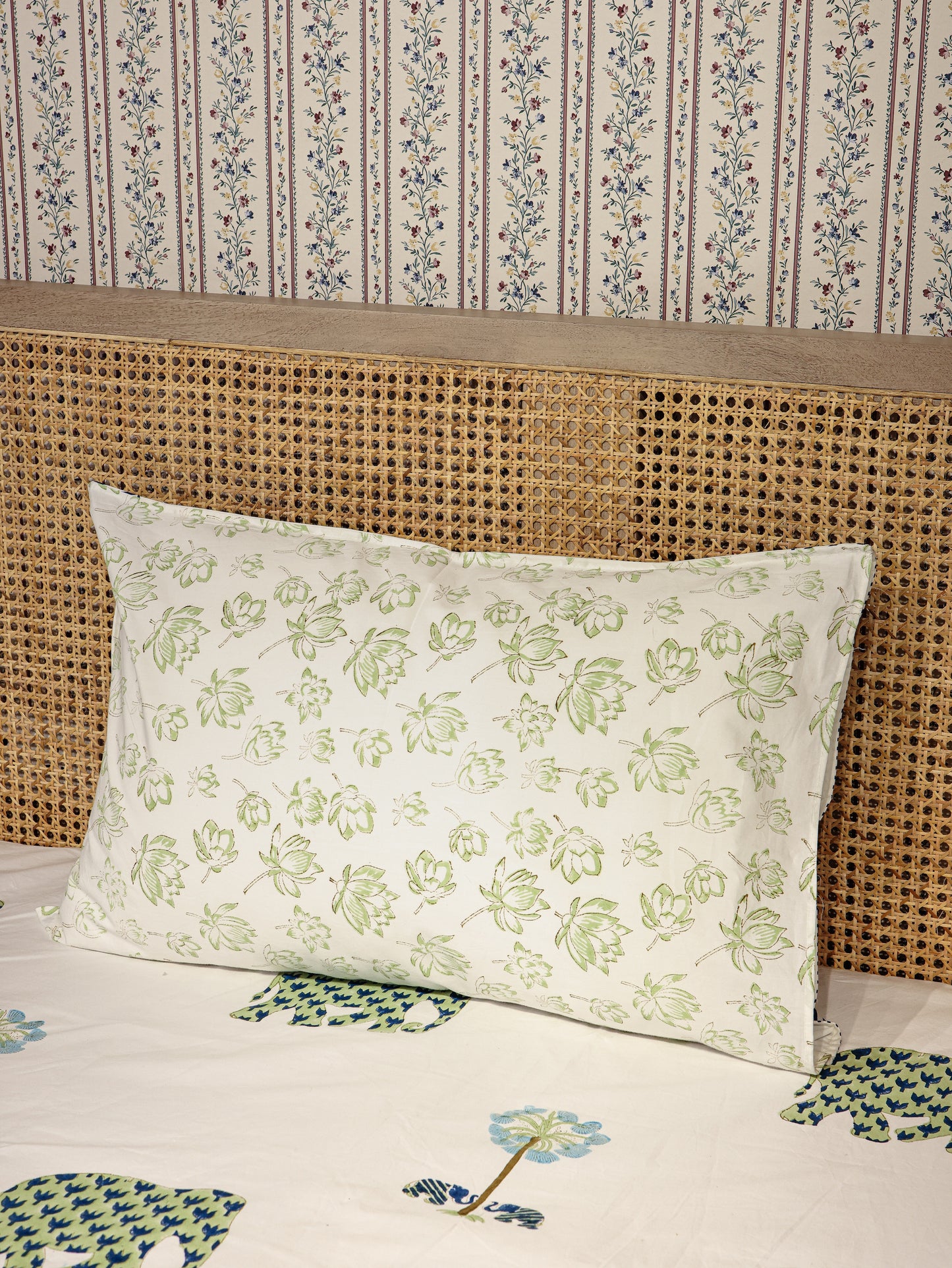 Premium Percale Cotton Super King Bedsheet with 2 Pillow Covers
