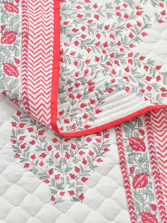 Cream-Coloured Ethnic Printed Cotton Double Bed Covers With Pillow Covers