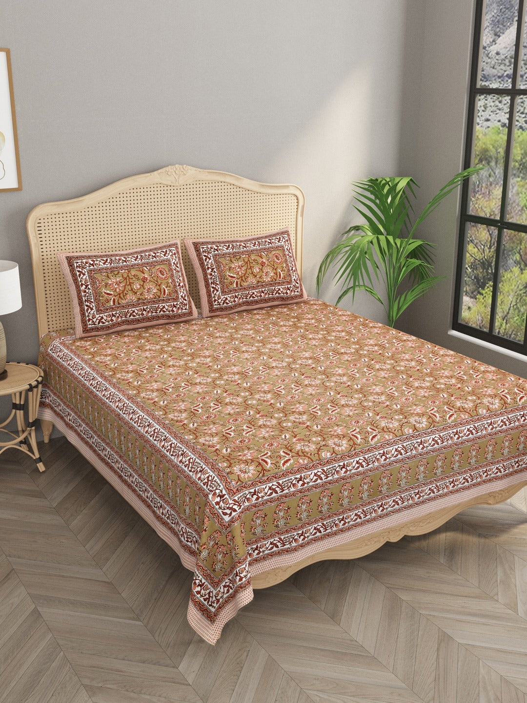 Floral Print Double King Bedsheet with 2 Pillow Covers