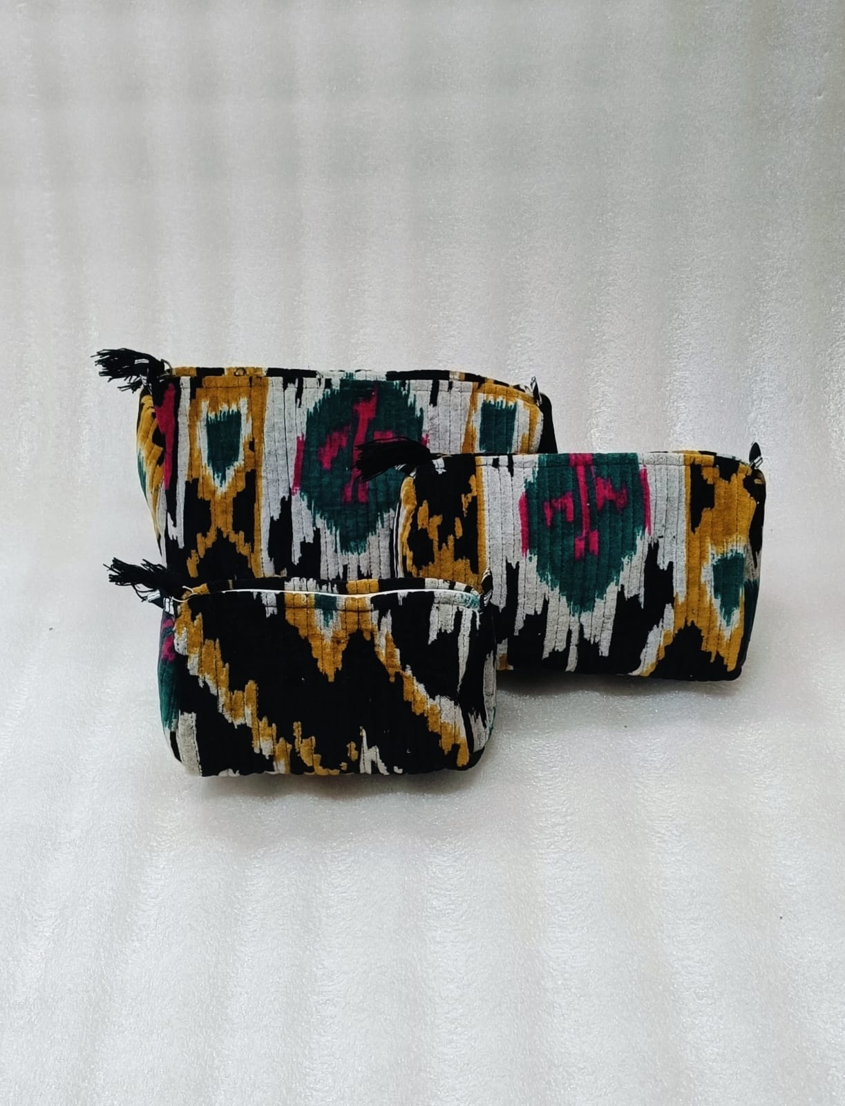 Set of 3 cosmetic bag/pouches