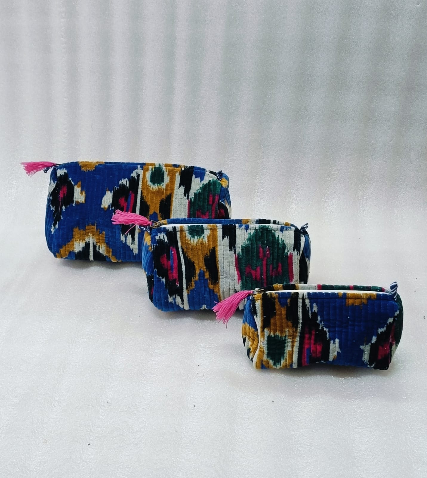 Set of 3 cosmetic bag/pouches