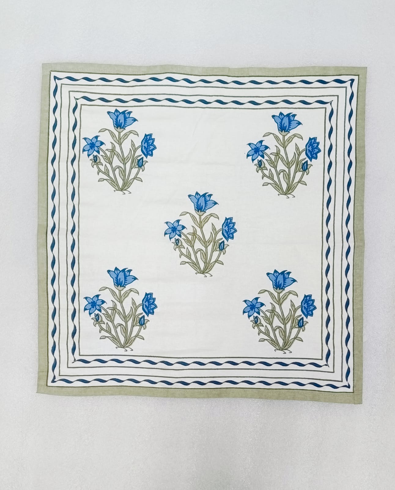 Gift Box with 6 Cotton napkin & wooden napkin rings