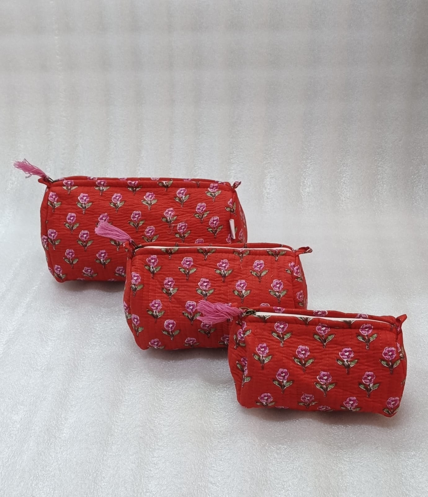 Set of 3 cosmetic bag/pouches with waterproof lining