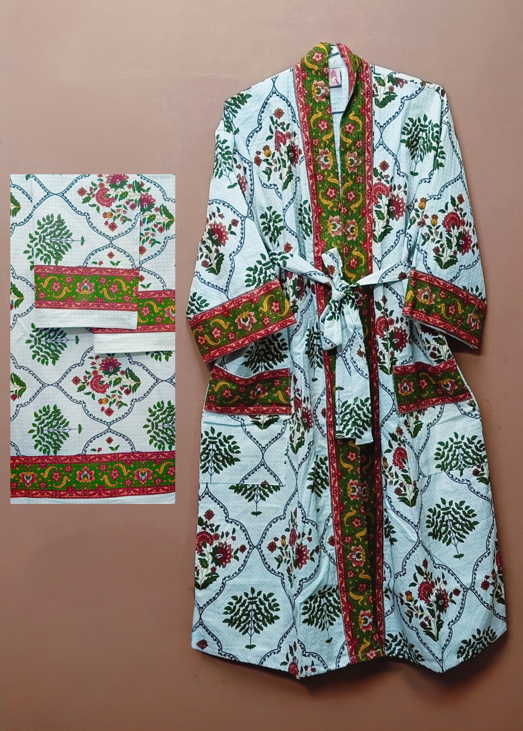 Gift Box – 1 Unisex Bathrobe, 1 Bath Towel, 2 hand Towels