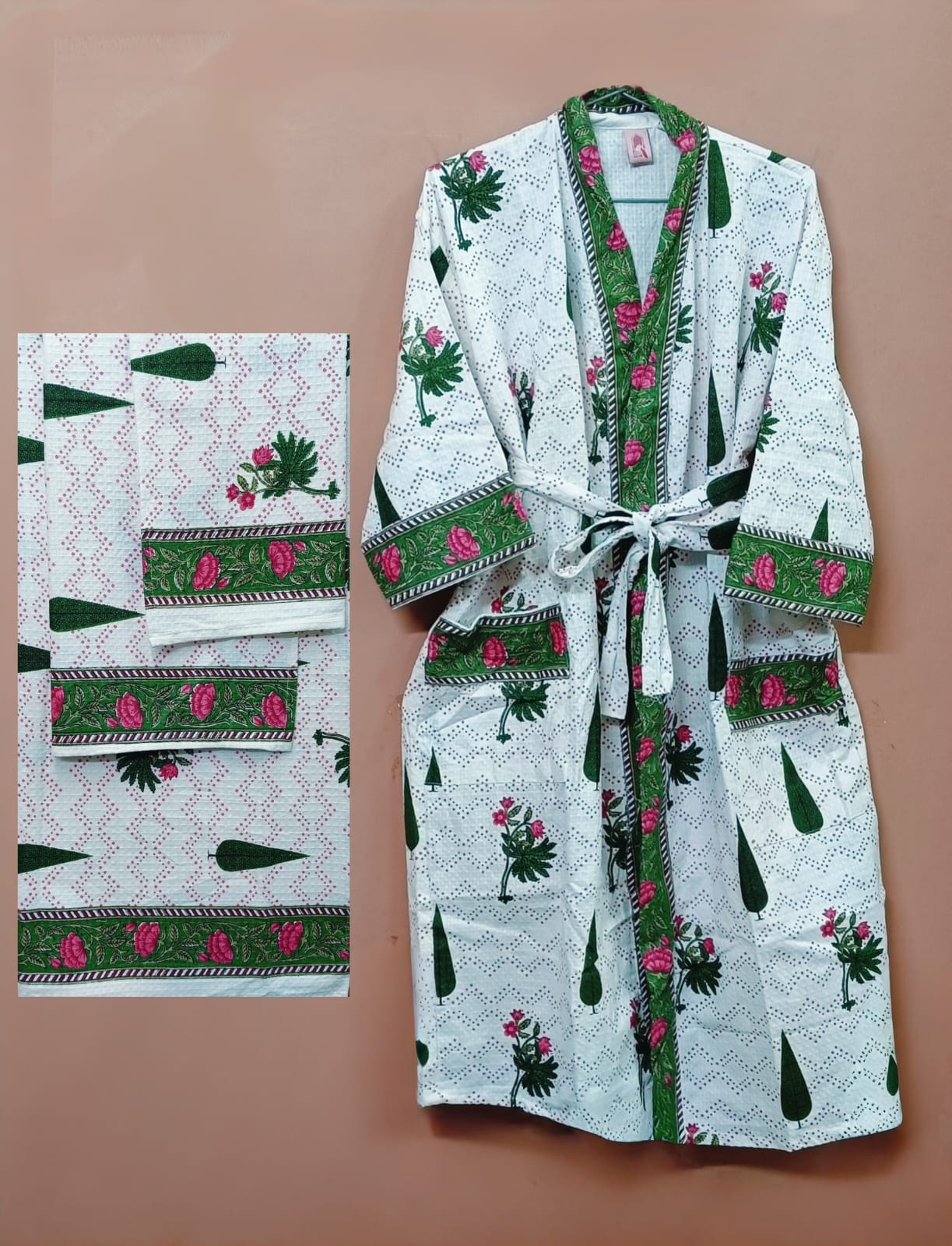 Gift Box – 1 Unisex Bathrobe, 1 Bath Towel, 2 hand Towels