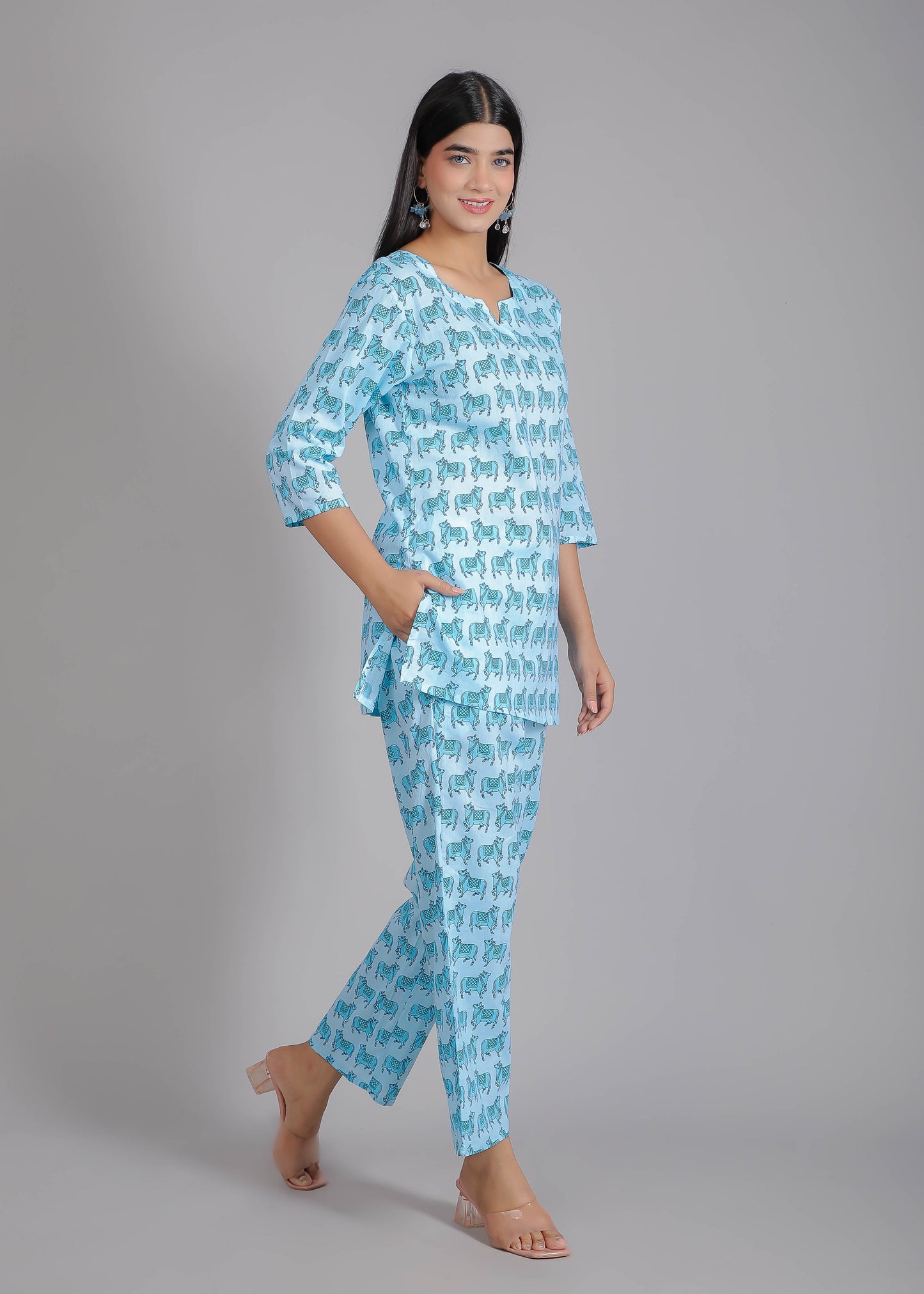 Bull on Blue Cotton Lounge Set for Women