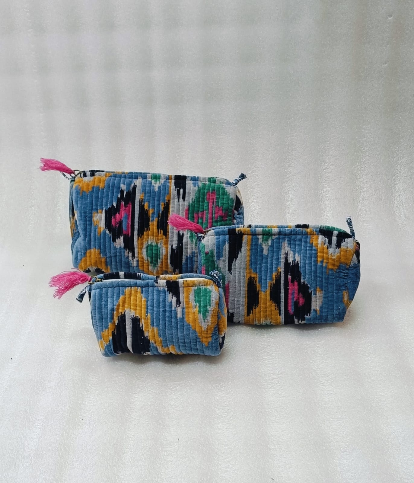 Set of 3 cosmetic bag/pouches
