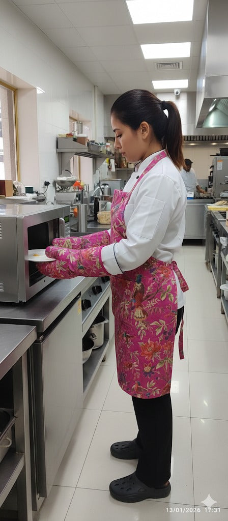 Cotton Unisex 1 Apron with 2 Microwave Gloves, 1 Roti Cover & 1 Microwave Pot Holder Trivets