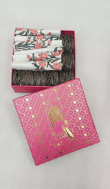 Gift Box with 6 Cotton napkin & wooden napkin rings
