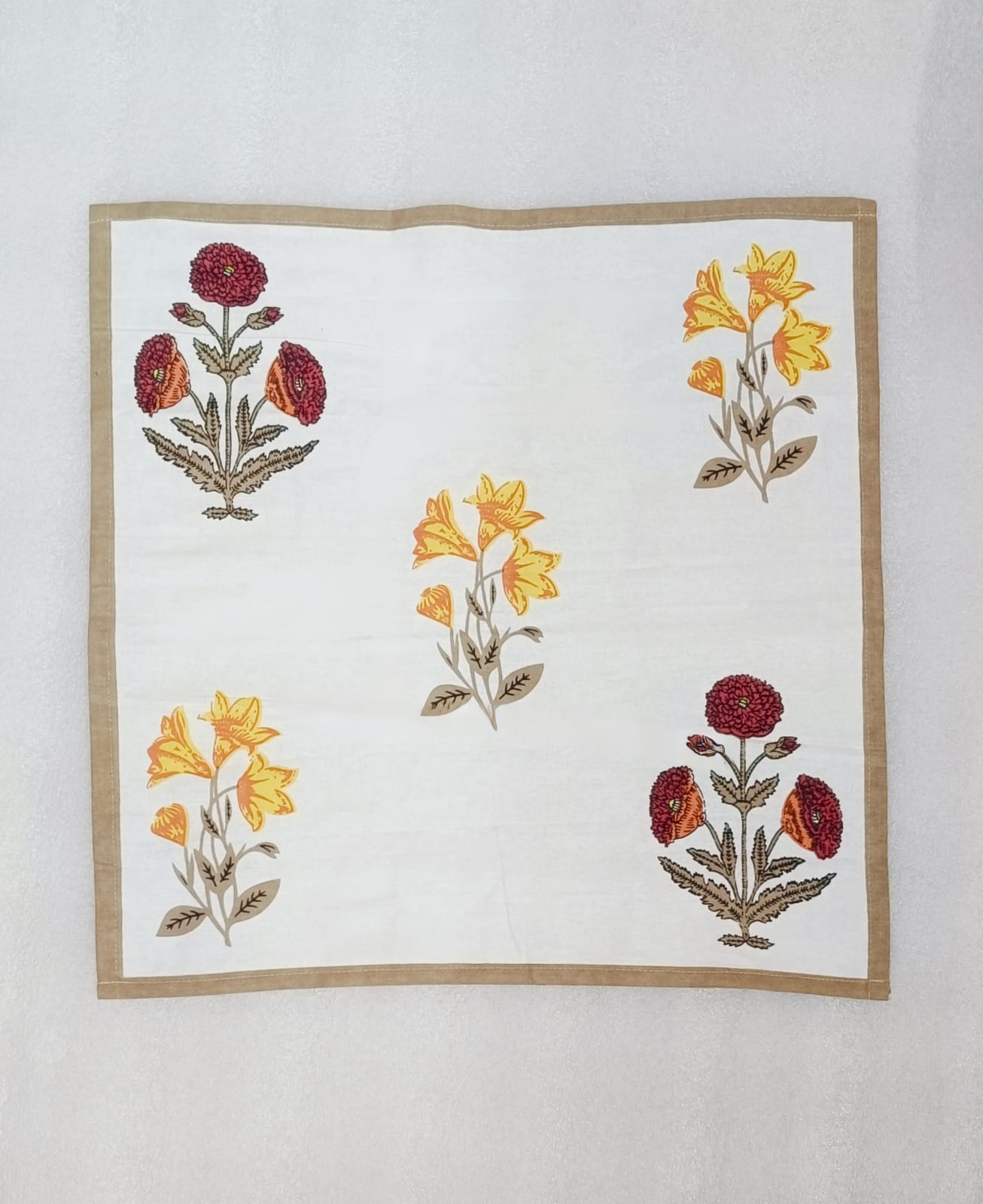 Gift Box with 6 Cotton napkin & wooden napkin rings