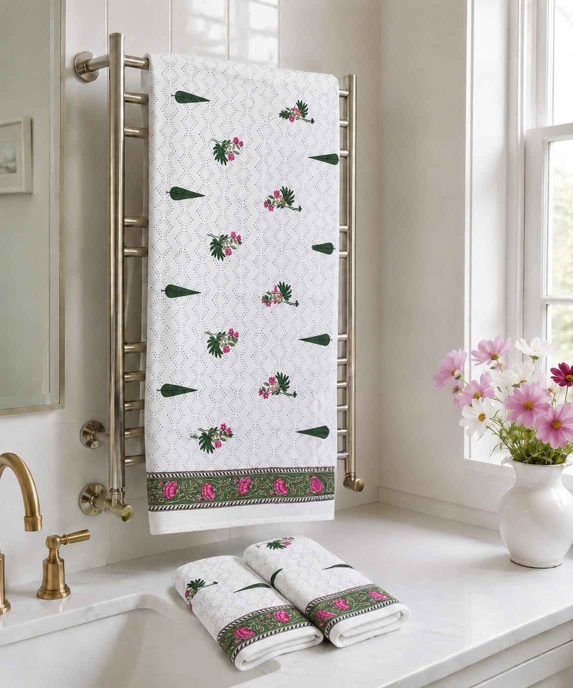 Gift Box – 1 Unisex Bathrobe, 1 Bath Towel, 2 hand Towels