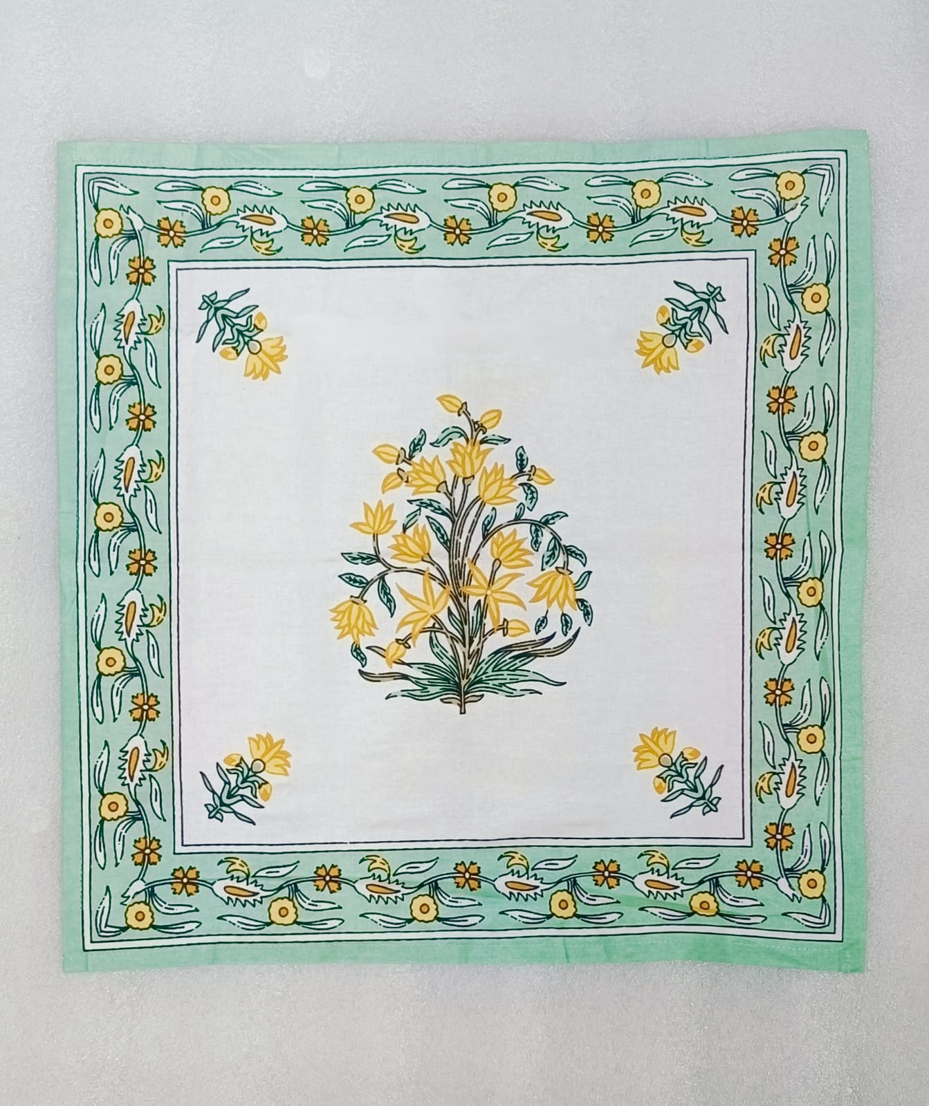 Gift Box with 6 Cotton napkin & wooden napkin rings