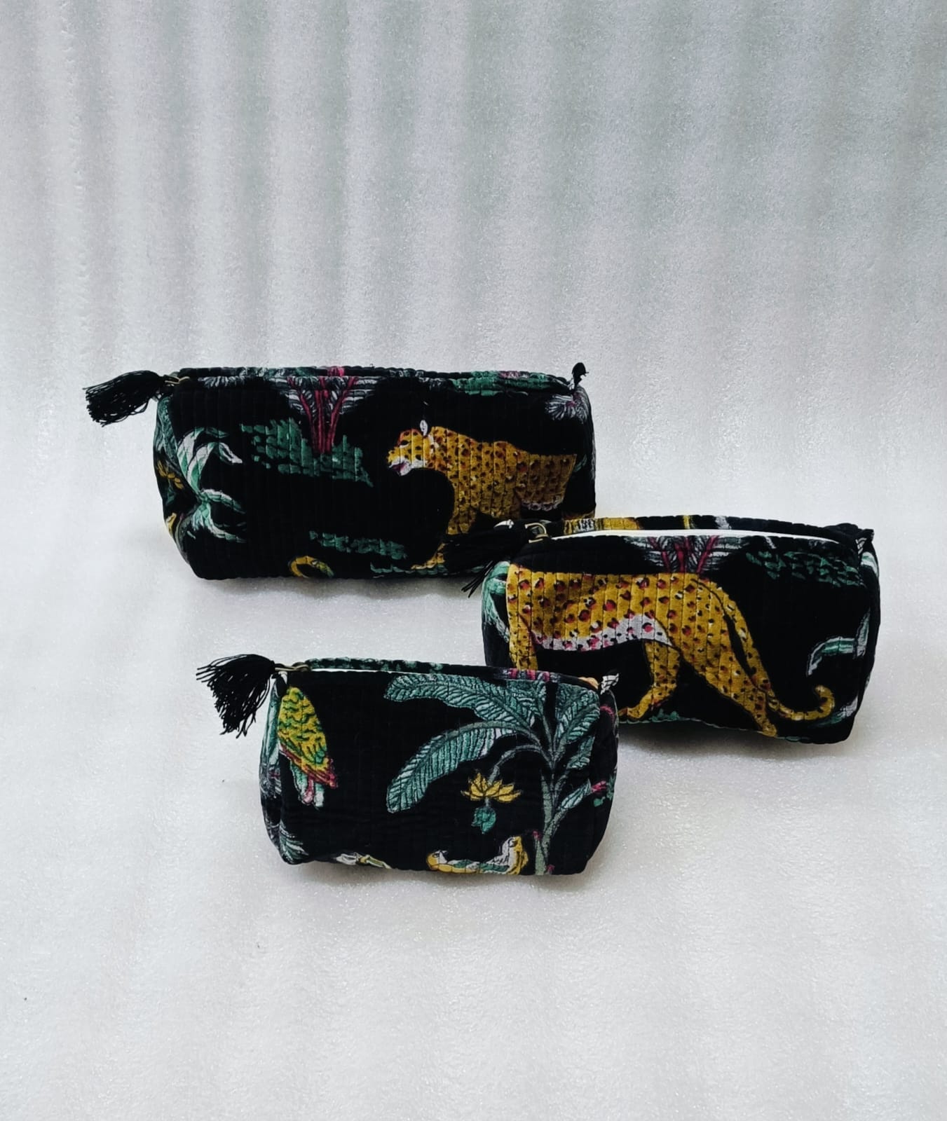 Set of 3 cosmetic bag/pouches