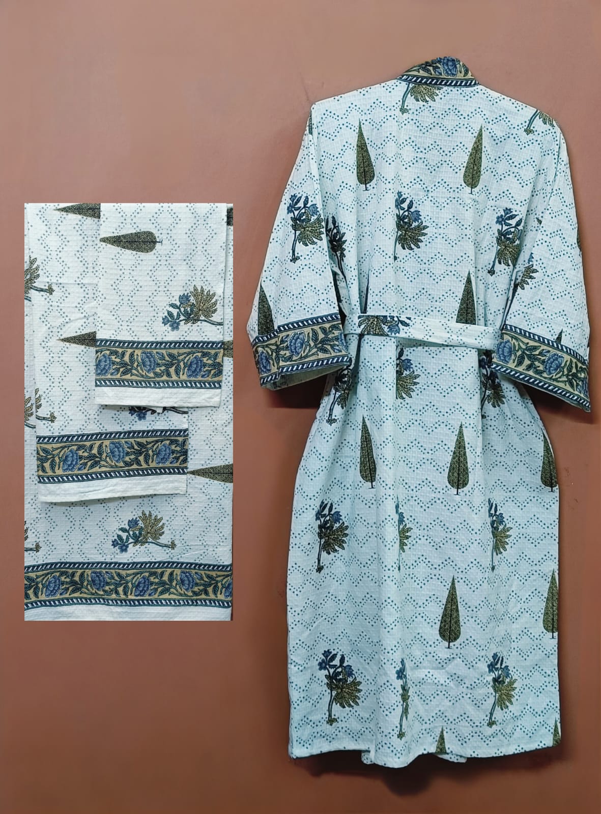 Gift Box – 1 Unisex Bathrobe, 1 Bath Towel, 2 hand Towels