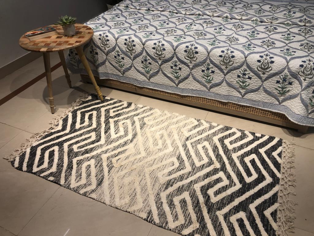 Self Pattern Cotton Rug - 5X3 ft