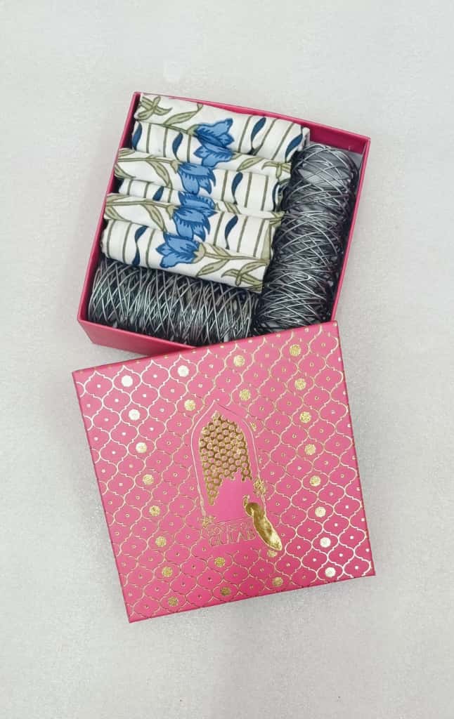 Gift Box with 6 Cotton napkin & wooden napkin rings