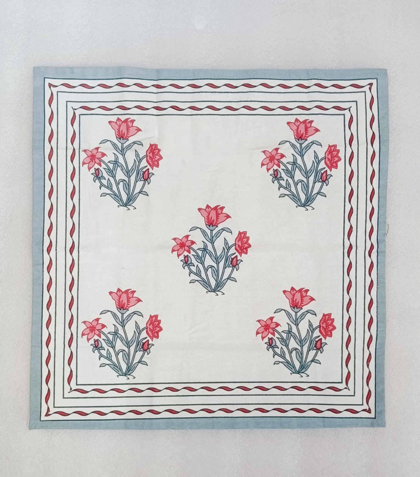 Gift Box with 6 Cotton napkin & wooden napkin rings