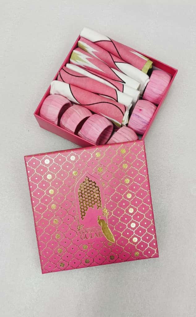 Gift Box with 6 Cotton napkin & wooden napkin rings