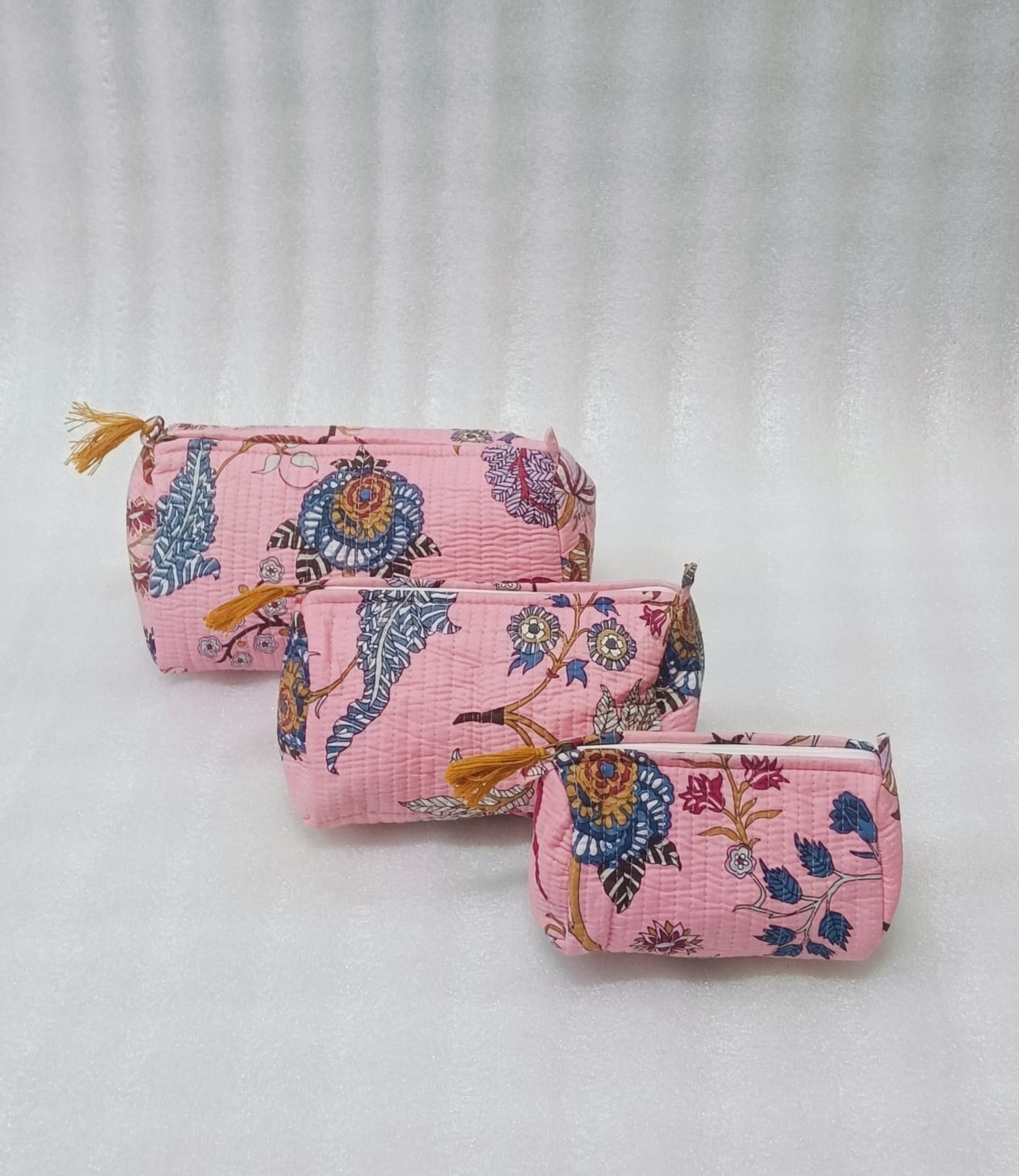 Set of 3 cosmetic bag/pouches with waterproof lining