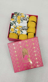 Gift Box with 6 Cotton napkin & wooden napkin rings