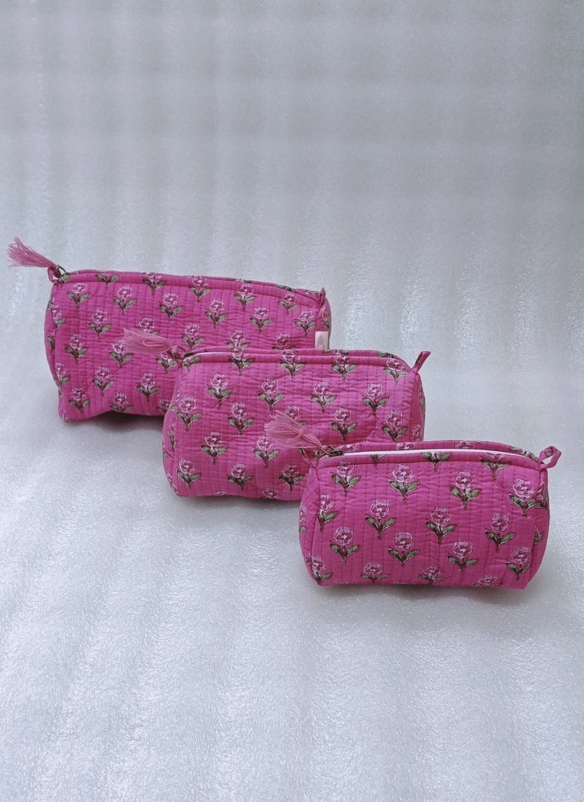 Set of 3 cosmetic bag/pouches with waterproof lining