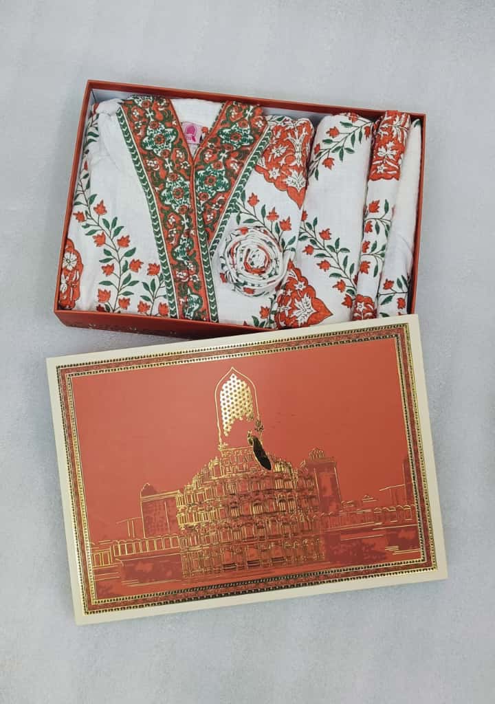 Gift Box – 1 Unisex Bathrobe, 1 Bath Towel, 2 hand Towels