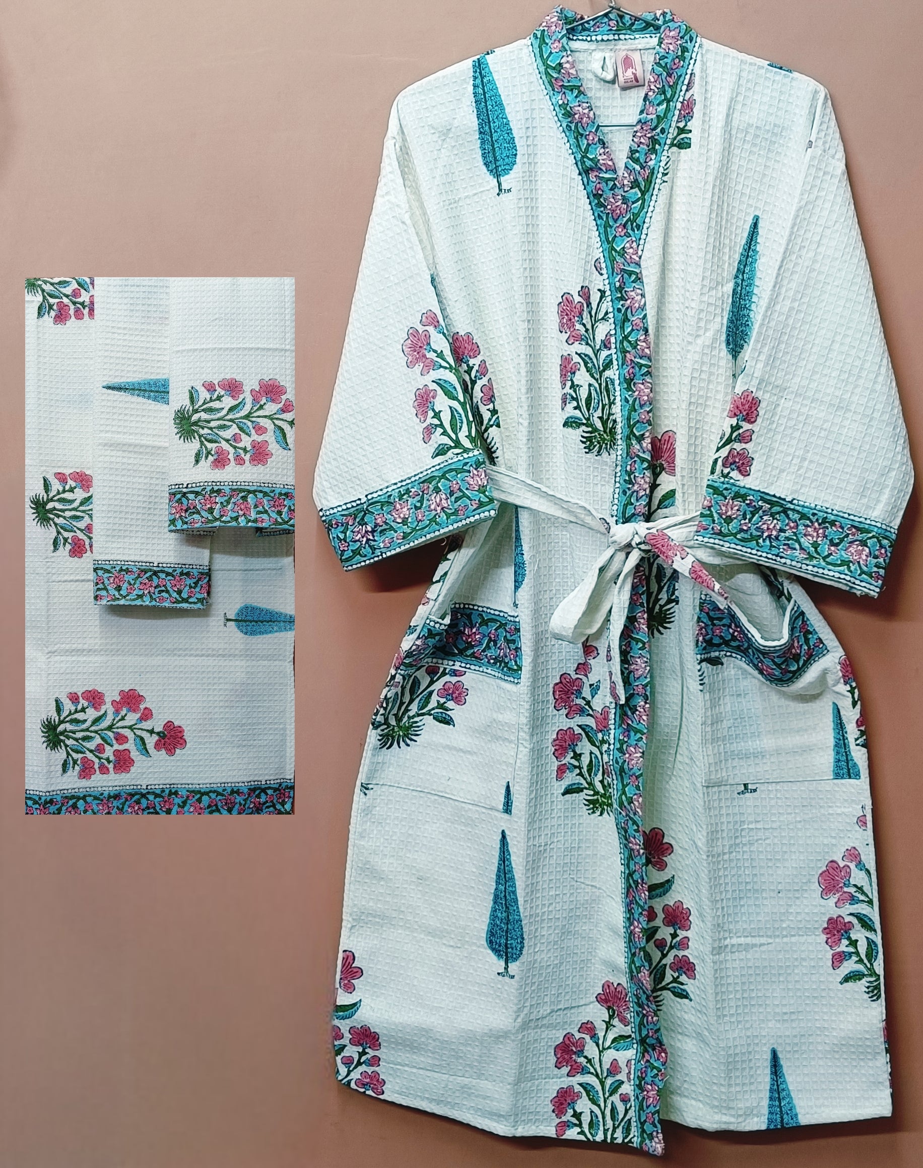 Gift Box – 1 Unisex Bathrobe, 1 Bath Towel, 2 hand Towels