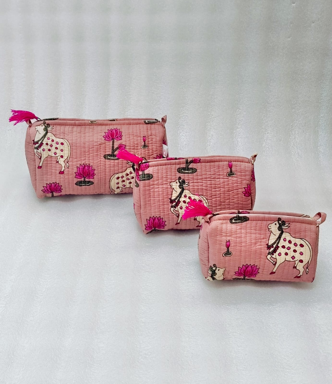 Set of 3 cosmetic bag/pouches with waterproof lining