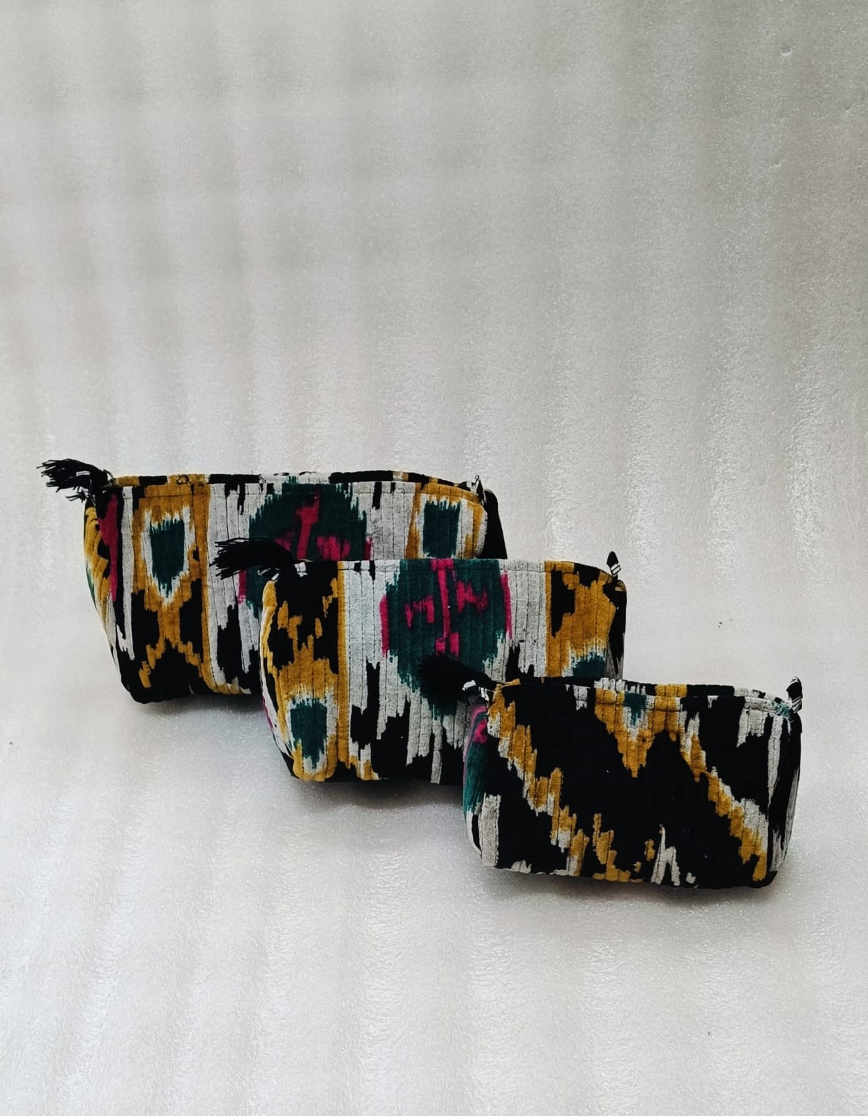 Set of 3 cosmetic bag/pouches