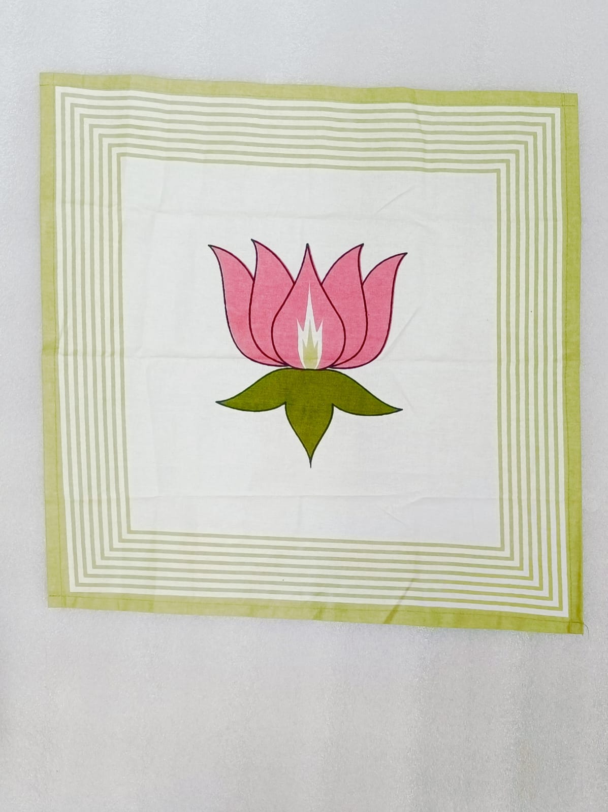 Gift Box with 6 Cotton napkin & wooden napkin rings