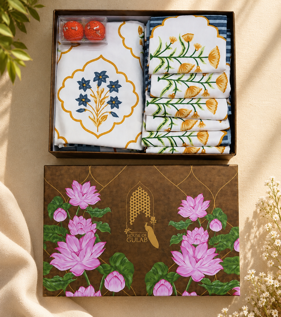 Gift Box with Handblock Printed Canvas Cotton Table Runner & Set Of 6 Mats