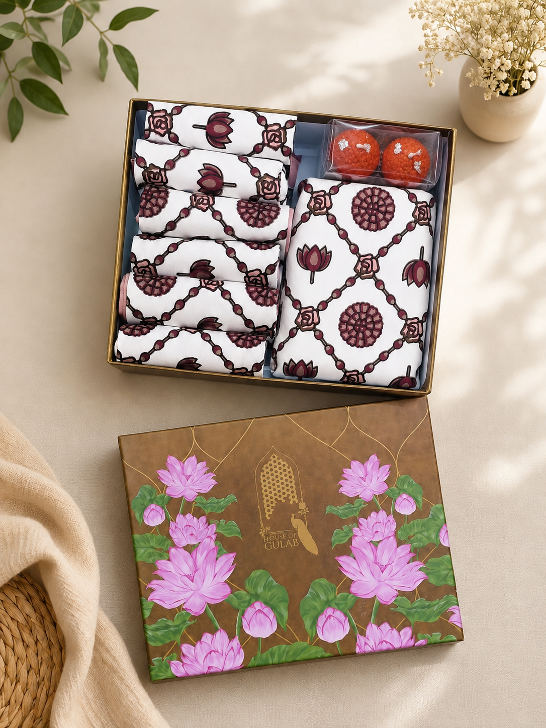 Gift Box with Handblock Printed Canvas Cotton Table Runner & Set Of 6 Mats